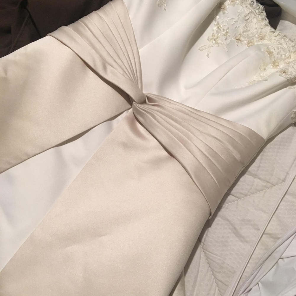 New wedding dress - Picture 7 of 10